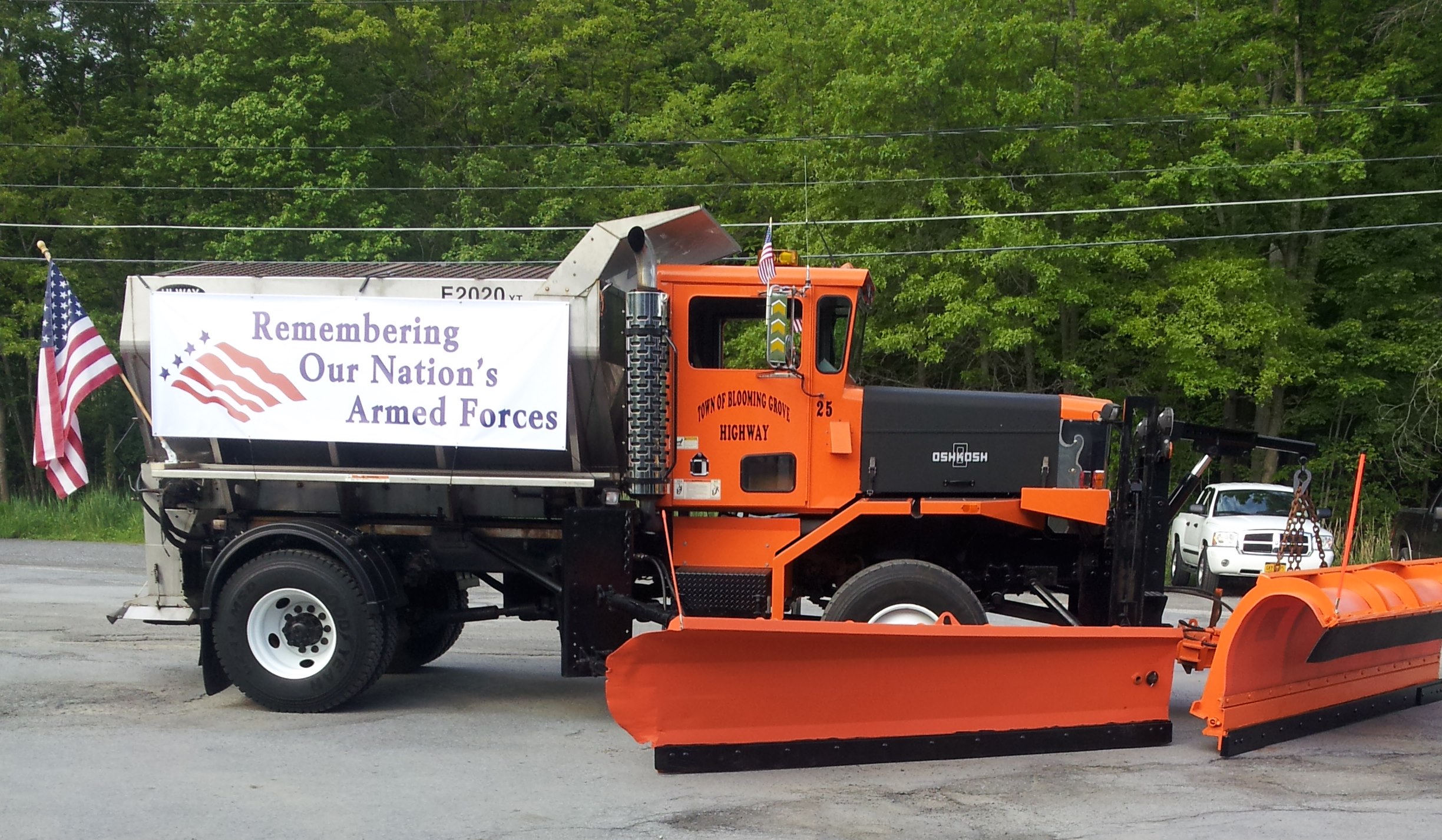 Highway vehicle displaying Remembering our Nation's Armed Forces banner